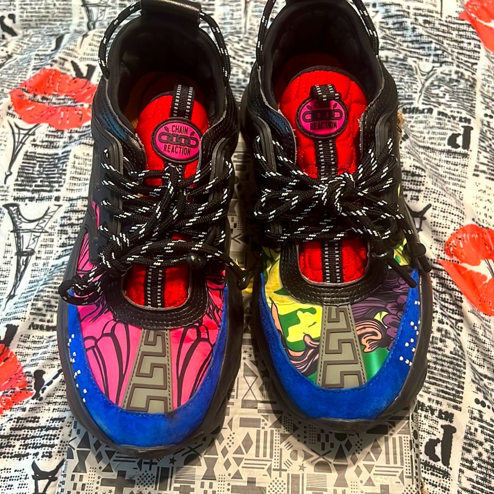 Versace chain reactions